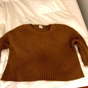 Small, cropped, 3/4 length sleeve cabi sweater